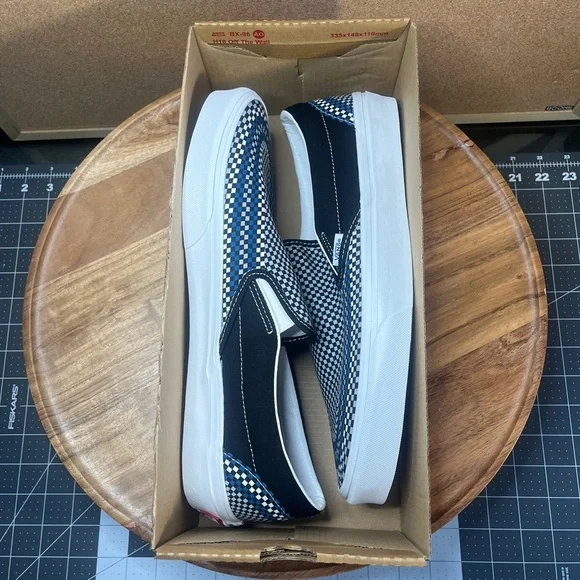 Vans slip on
Brand new
‘Tileboard black ‘
*RARE**
NWOT - Picture 9 of 11